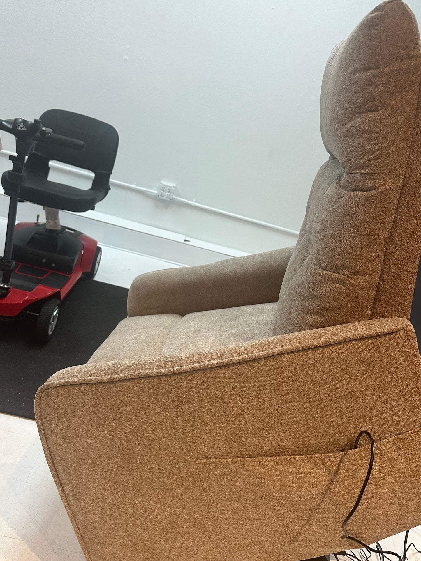 Petite Fabric lift chair